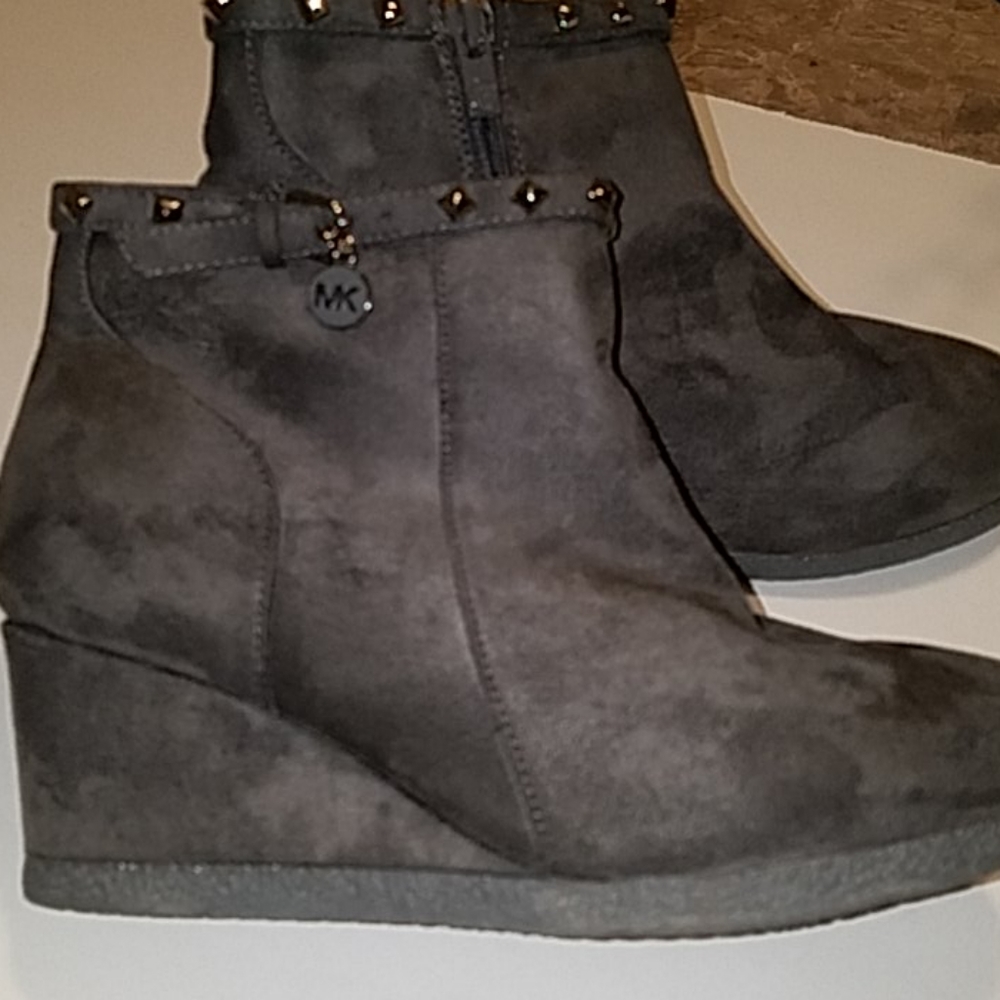 MICHAEL KORS ANKLE BOOTS - Picture 8 of 11
